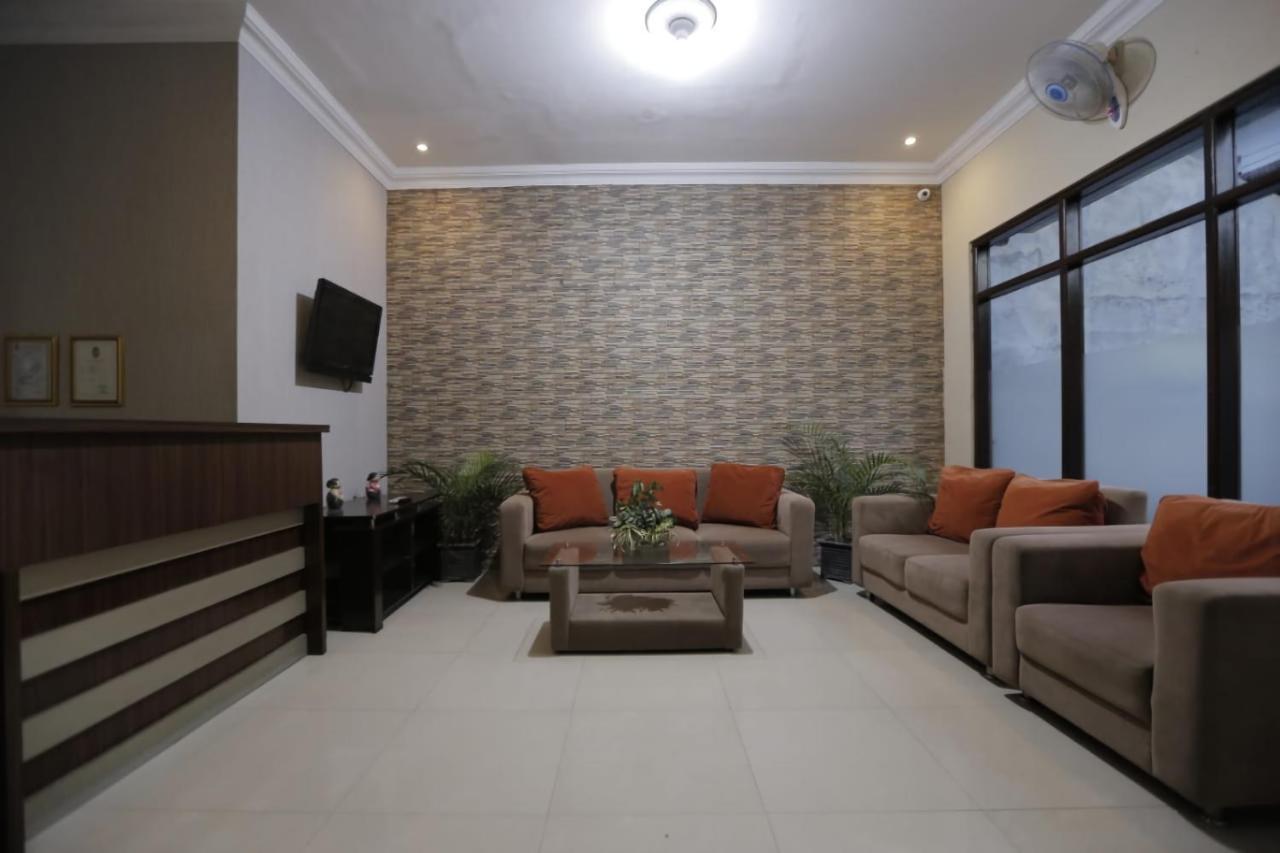 Hotel Atalie Malioboro By Natt'S Hospitality Джок'якарта Екстер'єр фото